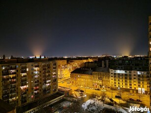 Panorámás panellakás a belvárosban