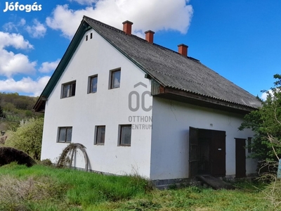 Szekszárdi eladó tégla családi ház