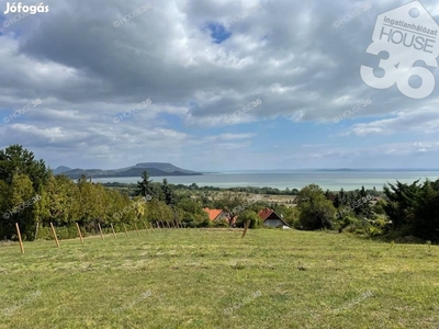 Balatongyöröki panorámás telek eladó!